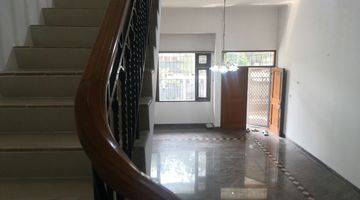 Gambar 3 P Fl Disewakan Rumah 4+2 Kamar di Tanjung Duren Ready Mid Des