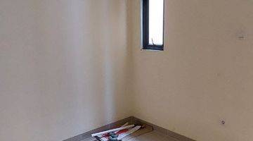 Gambar 4 Rumah Baru Unfurnished di Jalan Raya Arco 
