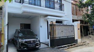 Gambar 1 Rumah 2 Lt Pamulang Model American Classic Murah 1.55m 