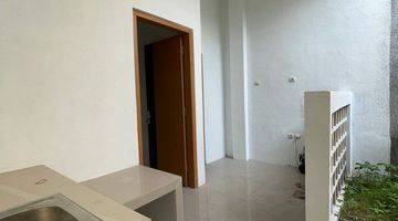 Gambar 2 Dijual Rumah Minimalis Baru Gress 2 lt Fully Furnished Solo Baru