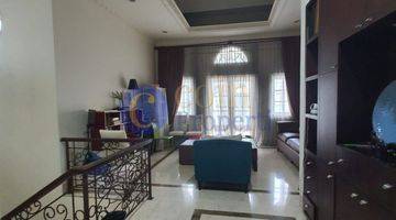 Gambar 2 Rumah American Classic 3 Lantai Semi Furnished Siap Huni