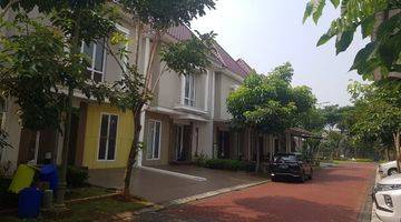 tampak depan rumah latigo village paramount gading