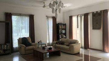 ruang tamu rumah cantik tropical modern di
