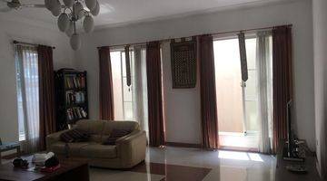 ruang tamu rumah cantik tropical modern di