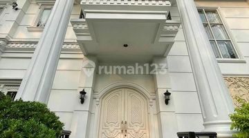 tampak depan rumah super mewah di tirta