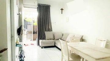 ruang keluarga rumah 2 lantai di sektor