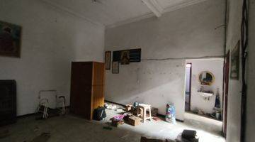 ruang keluarga rumah strategis pusat kota surabaya