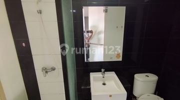 kamar mandi apartment the square siwalankerto depan