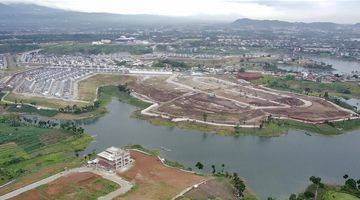 Gambar 2 Di bawah pasar , hunian mewah view danau di Kota baru parahyangan, bandung