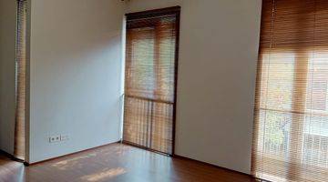 kamar tidur rumah 2 lantai minimalis siap