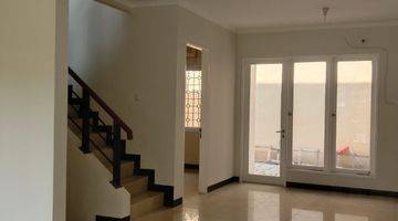 Gambar 3 Rumah 2 Lantai Bagus Unfurnished di Legenda Wisata Cibubur, Bogor