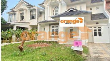 Gambar 1 Dijual Rumah Depan Taman 2 Lantai Sudah Renovasi Siap Huni