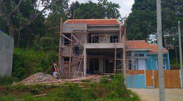 ruang tamu 550jt! rumah 4 kamar tidur