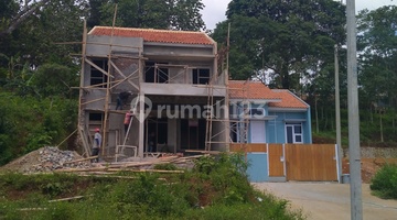 ruang keluarga 550jt! rumah 4 kamar tidur
