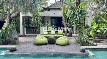 Gambar 1 Botanical Villa For Sale In Kerobokan