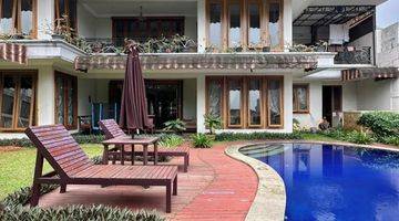 Gambar 1 Rumah Terawat Halaman Depan Belakang. Private Pool