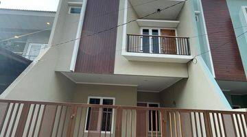 Gambar 1  Rumah Unfurnished Baru di Tebet Timur, Tebet