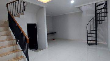 Gambar 3  Rumah Unfurnished Baru di Tebet Timur, Tebet