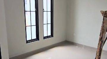 Gambar 3 Rumah Siap Huni 2 Lantai 3 Kamar Tidur , Ada Balkon Shm Bisa Kpr 