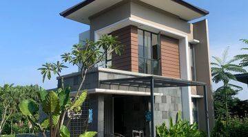 Gambar 1 Rumah Konsep Vila Bernuansa Bali Tersedia Private Pool