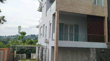 Gambar 2 Rumah 2 Lantai Bagus Furnished SHM di Dago Pakar, Bandung, View Bandung, Ada Kolam Renang 