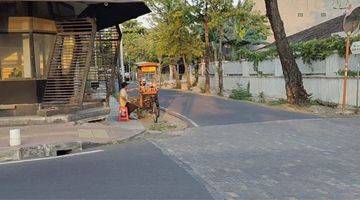 Gambar 2 Di  Rumah Mewah Cempaka Putih dekat Jalan R Suprapto