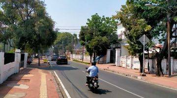 Gambar 3 Di  Rumah Mewah Cempaka Putih dekat Jalan R Suprapto