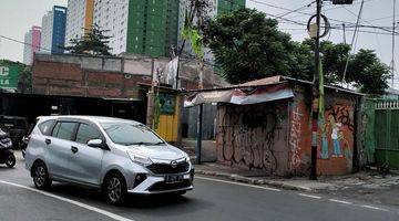 Gambar 1 Rumah Keren 3 lantai dekat Mall Green Pramuka 