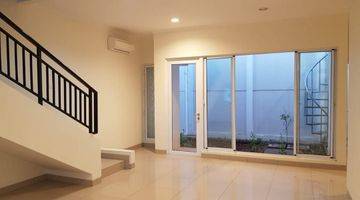 Gambar 3 Rumah Cantik Sumarecon 2lt Furnished