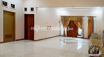 Gambar 5 Rumah 2 Lantai Dalam Perumahan