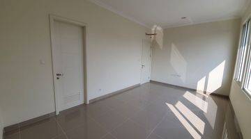 Gambar 4 Rumah 2 Lantai Baru di Cluster Flamingo Gading Serpong, Type Premium