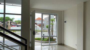 ruang tamu rumah cantik 2lt dekat sma