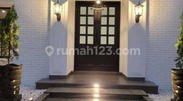 Gambar 3 Rumah Colonial Modern di Kertajaya Indah