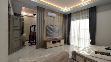 Gambar 2 Dijual Rumah Cantik 3 Lantai Beverly Green Avenue Hadap Taman Batam Center