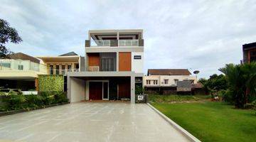 Gambar 1 Dijual Rumah Cantik 3 Lantai Beverly Green Avenue Hadap Taman Batam Center