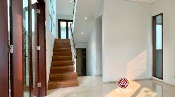 Gambar 3 Rumah 2 Lantai Furnished Sertifikat Hak Milik di Kemang