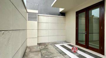 Gambar 5 Rumah 2 Lantai Furnished Sertifikat Hak Milik di Kemang