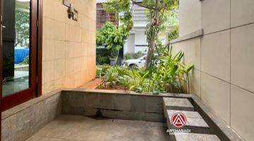 Gambar 2 Rumah 2 Lantai Furnished Sertifikat Hak Milik di Kemang