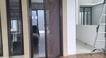 Gambar 1 Disewakan rumah 2 lt full furnished di Eminent BSD