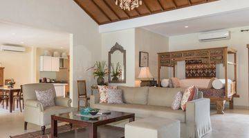 Gambar 4 For Sale Homey Villa With Spacious Garden At Kerobokan