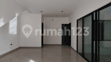 Gambar 2 Rumah Denver 2 Lantai Ukuran 8x15 Unfurnished 