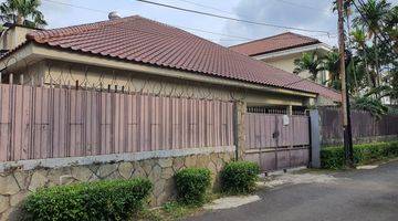 tampak depan rumah jl kemang v buntu