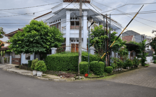 Gambar 1 Rumah Siap Huni Masih Bagus Dalam Kompleks di Bintaro