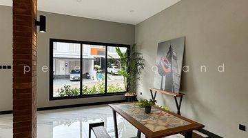 Gambar 4 Brand New Cakep Banget, Rumah di Delatinos Bsd City