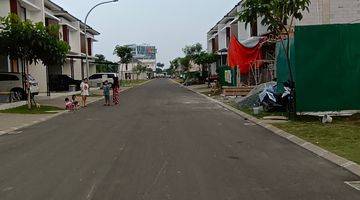 Gambar 3 Rumah 2 lantai kondisi baru posisi di depan kampus Esa Unggul Citra Raya