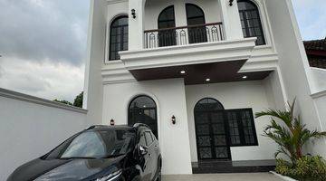 Gambar 1 Rumah Mewah Minimalis Modern Dekat Uii 