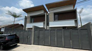 Gambar 1 Rumah Mewah Minimalis Modern Dekat Uii 