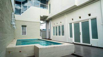 Gambar 5 Rumah Modern Di Sanur