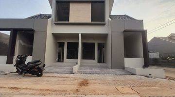 tampak depan rumah mezzanin deket villa dago
