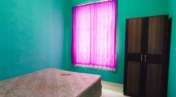 kamar tidur rumah tiga lantai siap huni